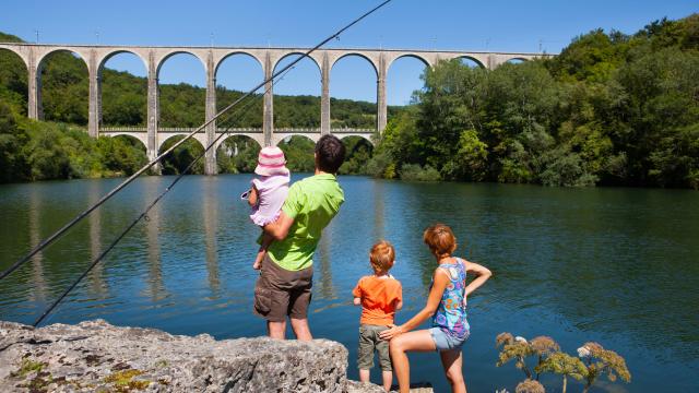 Pic-nique aux bords de l'Ain (Jarbonnet) et promenade vers Viaduc de Cize-Bolozon, Ain.