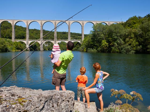 Pic-nique aux bords de l'Ain (Jarbonnet) et promenade vers Viaduc de Cize-Bolozon, Ain.