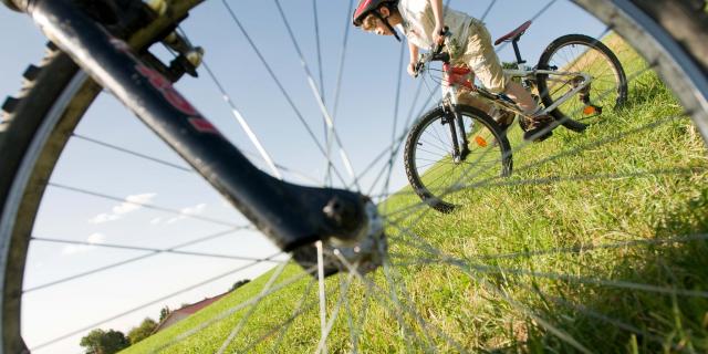 Vtt Famille©marc Chatelain Aintourisme