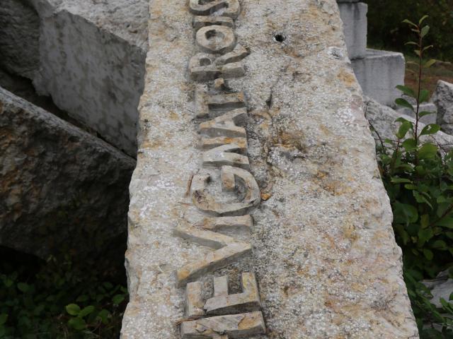 Zoom sur le Mémorial du Grand Brûle