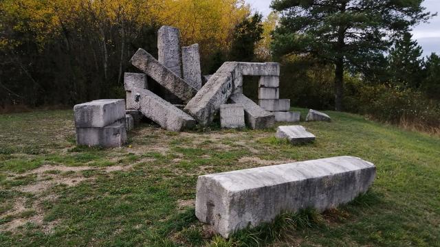 Zoom sur le Mémorial du Grand Brûle