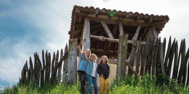 Enfants dans une Poype