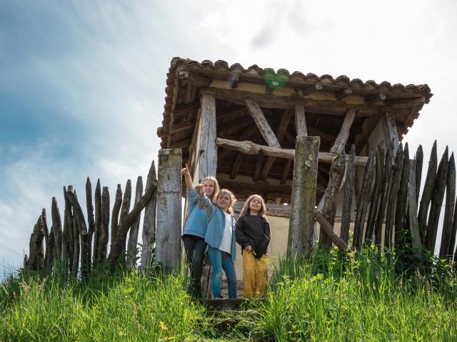 Enfants dans une Poype