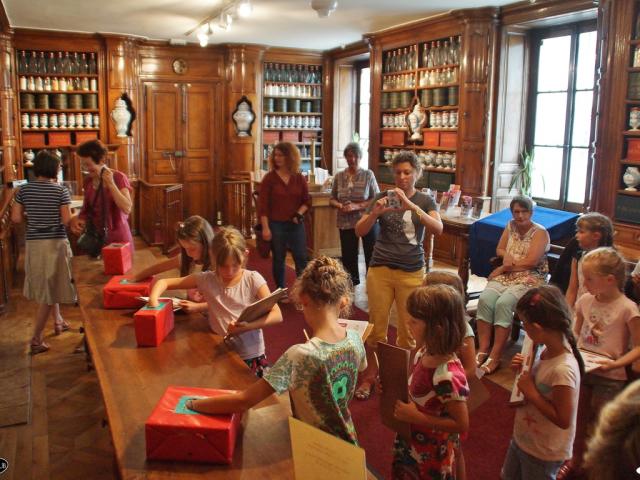 Visite scolaire de l'Apothicairerie de Bourg-en-Bresse - Fifrelin Apothicairerie