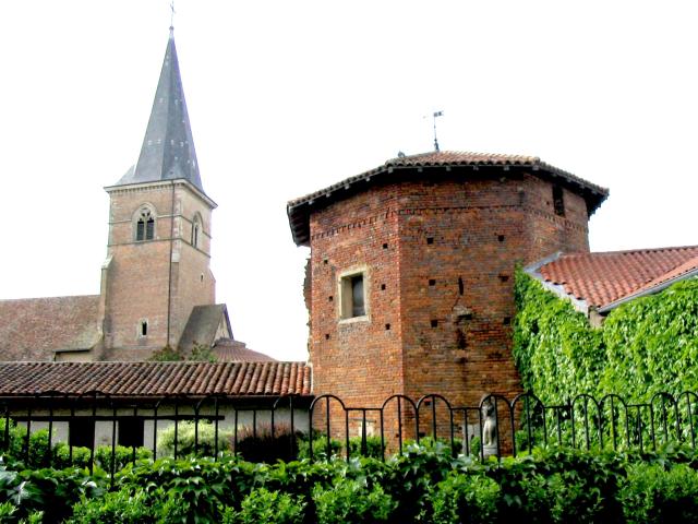 Tour Octogonale + église St Trivier