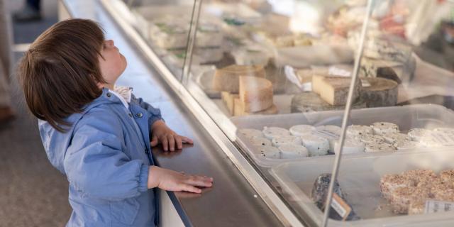 Marché hebdomadaire du village médiéval de Treffort, au pied des montagnes du Revermont à quelques kilomètres de Bourg-en-Bresse. Retrouverez une sélection de produits locaux