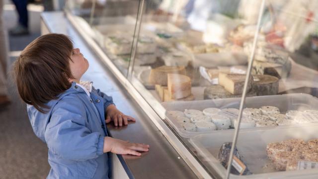 Marché hebdomadaire du village médiéval de Treffort, au pied des montagnes du Revermont à quelques kilomètres de Bourg-en-Bresse. Retrouverez une sélection de produits locaux