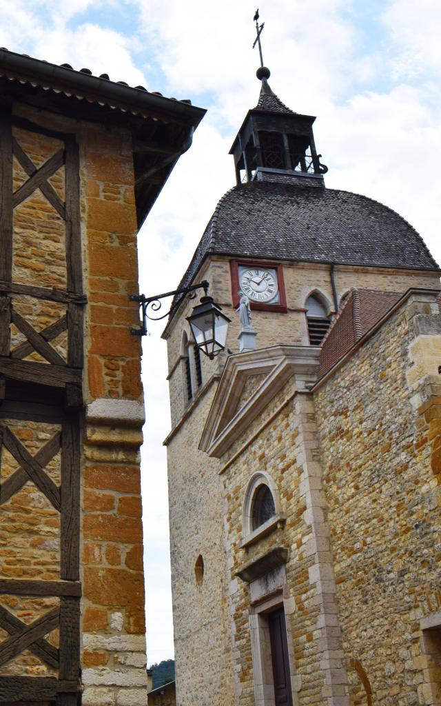 Village de Meillonnas au pied des montagnes du Revermont à quelques kilomètres de Bourg-en-Bresse. Village de faïences au patrimoine exceptionnel