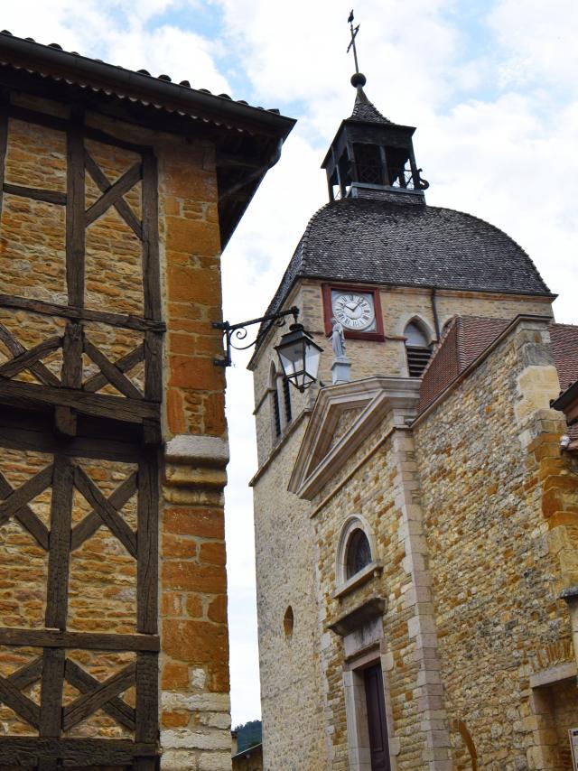 Village de Meillonnas au pied des montagnes du Revermont à quelques kilomètres de Bourg-en-Bresse. Village de faïences au patrimoine exceptionnel