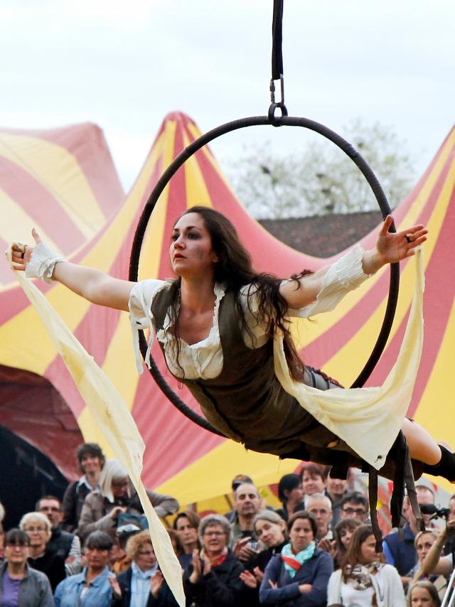 Festival Br'Ain de Cirque aux arrières du monastère royal de Brou à Bourg-en-Bresse