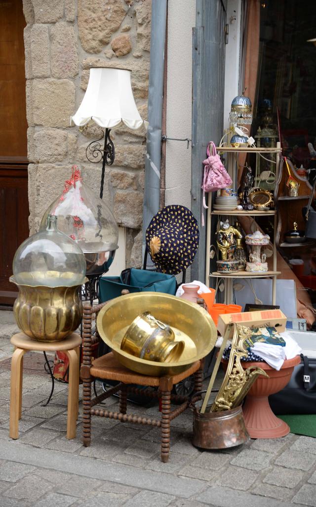 illustration brocante Bourg-en-Bresse destinations-office de tourisme